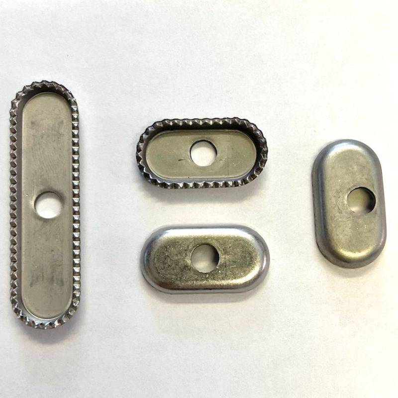 Metal anti-twist plugs for footstraps - 4